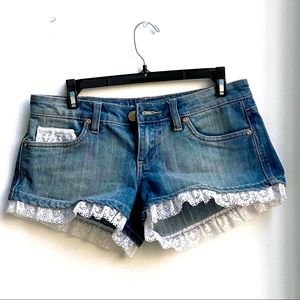 Dollhouse Jean shorts with lace tassel decoration